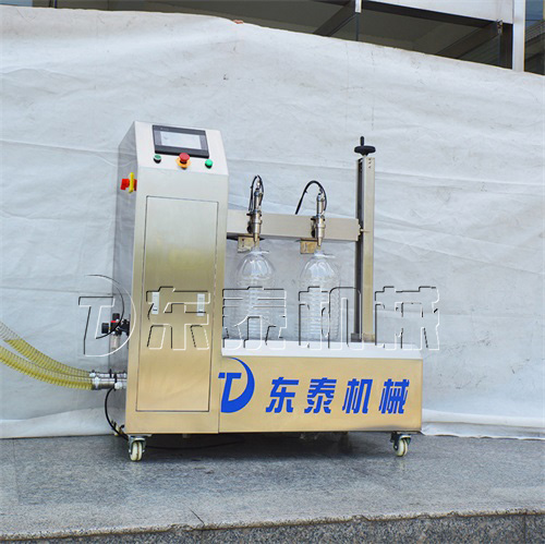 如何清洗小型食用油灌裝機(jī)？東泰告訴你